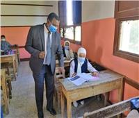  «الإدارات التعليمية بأسوان»  يتابعون سير الامتحانات 