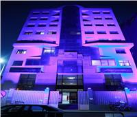 إضاءة مبنى «التضامن» باللون الأزرق 