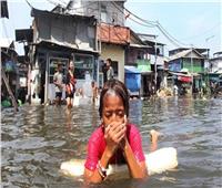 تواصل عمليات البحث عن عشرات المفقودين بعد إعصار إندونيسيا| فيديو