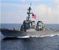 سفينة حربية أمريكية تطلق أعيرة تحذيرية بعد اقتراب زوارق إيرانية منها