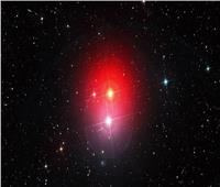 اكتشاف سبب تقلبات السطوع طويلة الأمد في النجوم العمالقة الحمراء