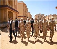 الفريق محمد فريد يتفقد الحالة الأمنية ويلتقي رجال القوات المسلحة بشمال سيناء