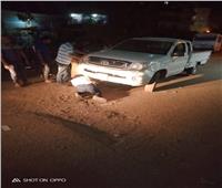 سقوط سيارة رئيس وحدة محلية بالشرقية في بالوعة صرف صحي | صور