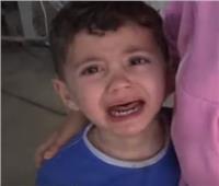 صراخ طفل بعد قتل أخيه خلال القصف الإسرائيلي في غزة.. فيديو