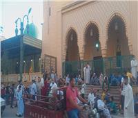 الأهالي يؤدون صلاة عيد الفطر في مسجد سيدى أحمد الفولى بالمنيا | صور