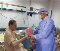مستشفى كفر الزيات العام يحتفي بـ«مصابي كورونا» في عيد الفطر ‎
