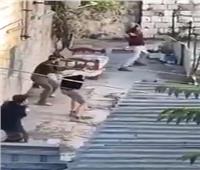 مستوطنون يطلقون الرصاص على الفلسطينيين في حي الشيخ جراح