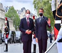 متحدث الرئاسة ينشر صور استقبال ماكرون للرئيس السيسي بقصر المؤتمرات بباريس