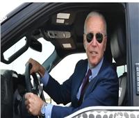 الرئيس الأمريكي يجري اختبار قيادة لسيارة فورد الكهربائية «F-150»| فيديو 