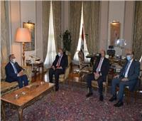 وزير الخارجية يبحث مع رئيس مجلس الشورى اليمني مستجدات الأزمة اليمنية  
