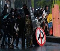 اشتباكات بين متظاهرين وشرطة مكافحة الشغب في كولومبيا 