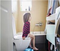 مخاطر الإطالة في الحمام.. أبرزها: الإصابة بالبواسير والعدوى البكتيرية