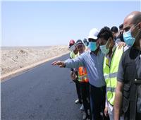 وزير النقل يتابع ازدواج وتطوير الطريق الصحراوي الشرقي «قنا- الأقصر»