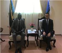 السفير المصري في جوبا يلتقي بوزير الاستثمار الجنوب سوداني