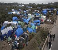 فرنسا تفكك مخيمًا للاجئين شمالي البلاد