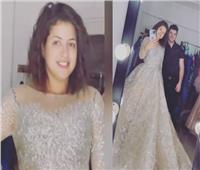 منى فاروق تحير جمهورها بفستان زفاف | فيديو