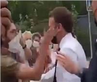 اعتقال شخصين على خلفية واقعة صفع الرئيس الفرنسي |فيديو
