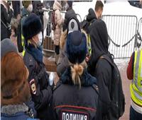 سلطات موسكو تشدد الرقابة على ارتداء الكمامات والقفازات