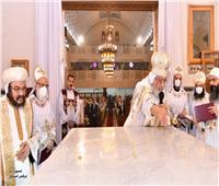 البابا تواضروس يدشن ثلاثة مذابح بكنيسة القديسين بالإسكندرية