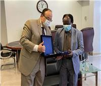 السفير المصري في الخرطوم يلتقي وزير الاستثمار السوداني