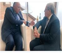 وزير الخارجية يبحث مع نظيره التونسي تعزيز العلاقات الثنائية بين البلدين