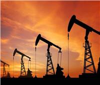 بلومبرج : أسعار النفط تحافظ على أعلى مستوياتها في أكثر من عامين 