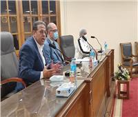 رئيس جامعة عين شمس يجتمع بمعاونيه للتعرف على مشاكل «الأبحاث والمنح»