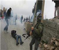 إصابة عشرات الفلسطينيين بالاختناق إثر قمع الاحتلال الإسرائيلي تظاهرة برام الله