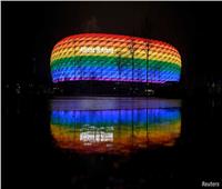 بالفيديو | ملاعب ألمانيا تدعم المثليين بألوان قوس قزح