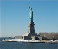 نموذج مصغر من تمثال الحرية.. رمز للصداقة بين فرنسا وأمريكا
