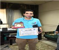 عبدالرحمن مجدي يحصل على لقب «الموظف المثالي» بنقابة الصحفيين