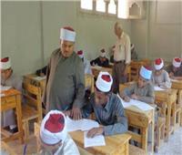 طلاب الثانوية الأزهرية في المنيا يؤدون امتحان الفلسفة والمنطق 