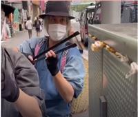 مقاتلو «الساموراي» ينظفون شوارع طوكيو