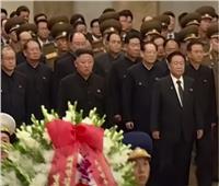 زعيم كوريا الشمالية يظهر نحيفًا أثناء زيارة ضريح جده