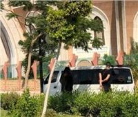 وصول جثمان شقيق رامى صبرى إلى مسجد الشرطة لأداء صلاة الجنازة