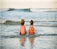 قبل العيد| نصائح لحماية الأطفال من الغرق في البحر أو حمامات السباحة 