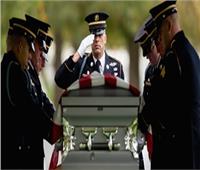 مراسم عسكرية لدفن رفات مقاتل أمريكي فقد حياته في الحرب الكورية