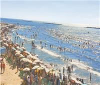 عيد المحافظات| تدفق المواطنين على شواطئ رأس البر