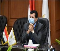 أشرف صبحي يؤازر منتخب مصر من مقصورة الاستاد أمام الأرجنيتن