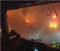 شاحنة إطفاء تسير عبر «جحيم» حرائق كاليفورنيا | فيديو