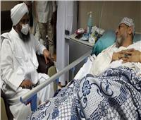 الحبيب علي الجفري يزور الشيخ الإدريسي بمستشفي أسوان الجامعى
