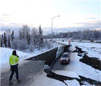 تحذير من تسونامي عقب زلزال ألاسكا المدمر