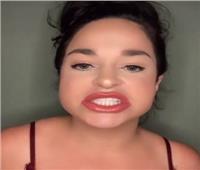 أمريكية تدخل موسوعة «جينيس» بأكبر «فم» أنثى في العالم | فيديو