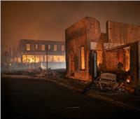 بالصور والفيديو| الحرائق تدمر بلدة بولاية كاليفورنيا الأمريكية