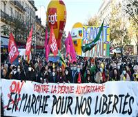 بالصور| بدء المظاهرات المعترضة على الشهادة الصحية بباريس