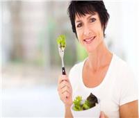 8 عناصر غذائية أساسية للسيدات فوق سن الأربعين 