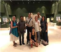 فوج سياحي أمريكي في جولة بمتحف سوهاج القومي | صور