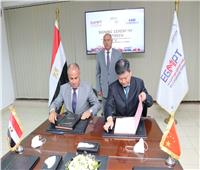 وزير النقل يشهد توقيع عقد شراء 4 أوناش رصيف لمحطة ميناء الإسكندرية
