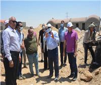 محافظ الوادي الجديد يتفقد مشروع قرى «بشاير خير» شمال الخارجة 