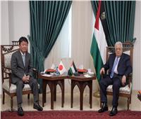 محمود عباس يستقبل وزير الخارجية الياباني.. ويؤكد عمق العلاقة بين البلدين